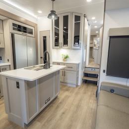 2026 Valor 36V11 Interior