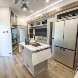 2026 Valor 42V14 Interior