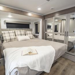 2026 Valor 42V14 Interior