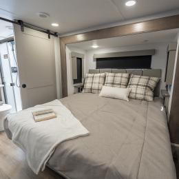2026 Valor 42V14 Interior