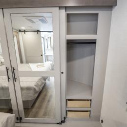 2026 Valor 42V14 Interior