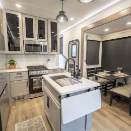 2026 Valor 42V14 Interior