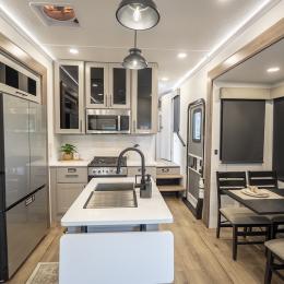 2026 Valor 42V14 Interior