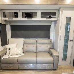 2026 Valor 42V14 Interior