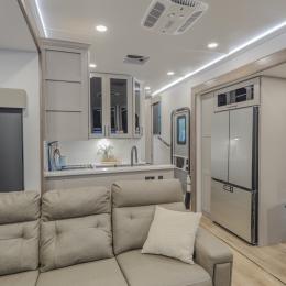 2026 Valor 44V14 Interior