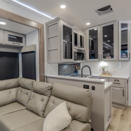 2026 Valor 44V14 Interior
