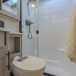 2026 Valor 44V14 Interior