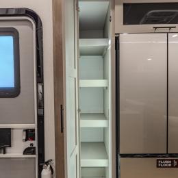 2026 Valor 44V14 Interior