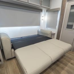 2026 Avenue 25RL Interior