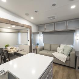 2026 Avenue 25RL Interior