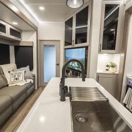 2026 Valor 41V16 Interior