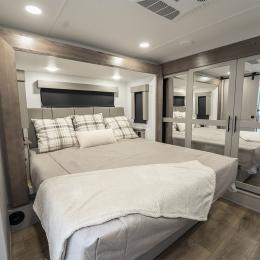 2026 Valor 41V16 Interior