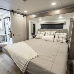 2026 Valor 41V16 Interior