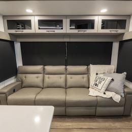 2026 Valor 41V16 Interior