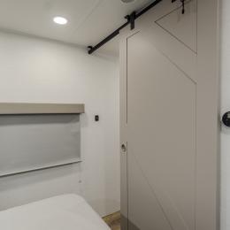 2026 Avenue 333BH Interior