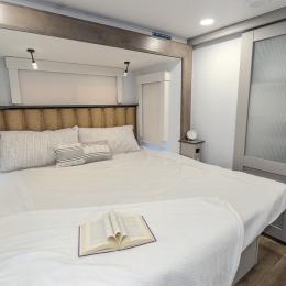 2026 Paradigm 295MK Interior