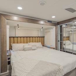 2026 Paradigm 338SP Interior