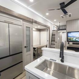 2026 Paradigm 395DS Interior