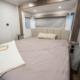 2026 Avenue 332RL Interior