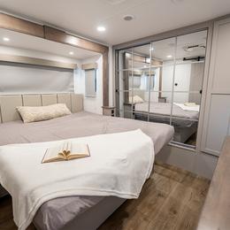 2026 Avenue 332RL Interior